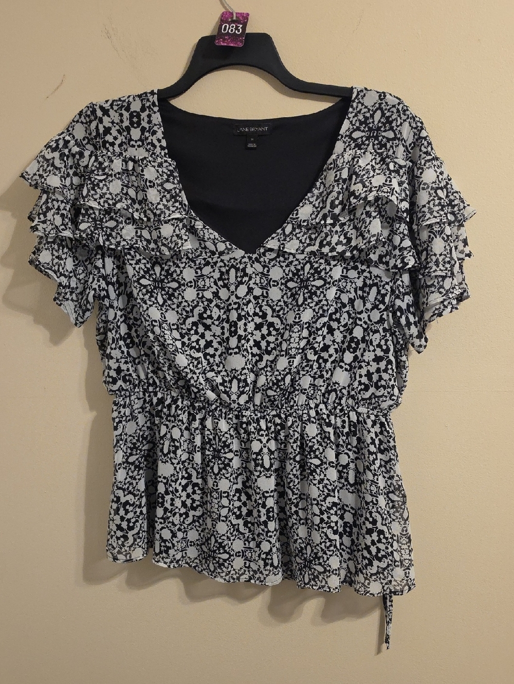 Lane Bryant Black and White Patterned Short Flutter V Neck Blouse. In EUC
